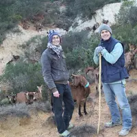 Bonnet péruvien pour François, baton de berger pour Simon, les deux copains de 27 ans ont quitté leur boulot d’ingénieur pour fabriquer des pélardons.