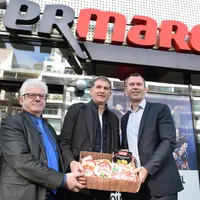 Le 31 janvier, Mickaël Lamy d’Eurial, Jacky Salingardes de la Fnec et Thierry Cotillard d’Intermarché officialisaient l’accord devant l’Intermarché d’