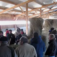 Les représentants des races caprines à petits effectifs ont visité le Gaec Il était une ferme. © D. Duclos