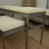 Des solutions existent pour limiter l'encombrement des tables d'égouttage. Attention alors au hauteurs de travail... © D. Hardy
