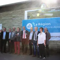 Lancement du projet d'agrandissement et de rénovation de la ferme du Pradel. De gauche à droite : Yves Lefrileux, André Le Gall, Frédéric Blanchard, F