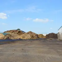 OPTION Les matières premières, fumiers caprins et bovins, ensilages de seigle et d’intercultures, sont stockées à proximité des unités de méthanisatio