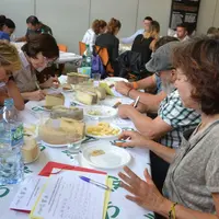 La dégustation des 16 catégories de produits s’est déroulée dans une ambiance conviviale. © L. Thomas
