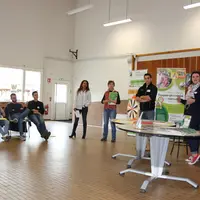 Etre salarié d’un élevage caprin pendant quelques mois ou quelques années avant de s’installer permet d’acquérir de l’expérience. © V. Bargain