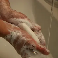 LE LAVAGE DES MAINS reste le premier geste barrière. © D. Hardy