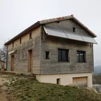 Tous les espaces de toit disponibles peuvent être valorisés (ici une fromagerie) mais il est nécessaire de se poser la question de la rentabilité. © B