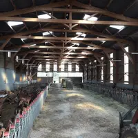 Un équilibre entre aire paillée et surface de travail doit être trouvée pour. Pour ce bâtiment, le ratio est de 0,6.  © La ventilation des bâtiments .