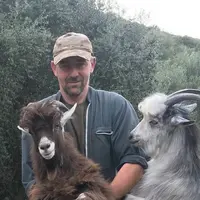 Jean-Pierre Aurenty, 48 ans, éleveur de 450 chèvres en Corse © DR