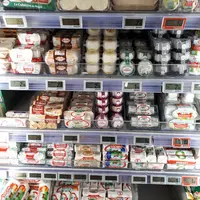 La grande distribution a profité de la situation sanitaire en vendant davantage de fromages de chèvre en libre-service.  © D. Hardy