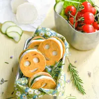 Sablés émoticônes à la bûchette de chèvre affinée © A. Orphelin/Anicap