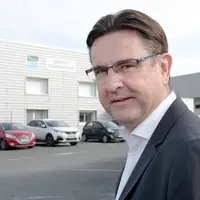 Issu d’une famille d’agriculteurs, Daniel Chevreul, 57 ans, est diplômé en biophysiologie végétale et titulaire du certificat d’aptitude à l’administr