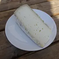 La raclette permet de diversifier ses fabrications et de proposer un fromage apprécié, se conservant facilement plusieurs mois. © A.Tournier