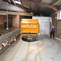 Le robot se déplace automatiquement en suivant le fil enterré dans le béton. © D. Hardy