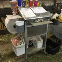 Un chariot où chaque objet est à portée de main et a sa place pour le manier sans tout renverser