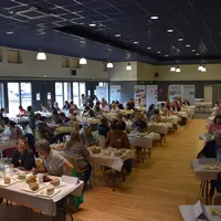 Les 108 jurés du concours Fromagora ont départagé 291 échantillons de fromages, faisselles et yaourts fermiers à Rocamadour dans le Lot au cours d'une