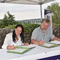 Temanuata Girard, vice-présidente de la région Centre-Val de Loire déléguée à l'agriculture et à l'alimentation, et Olivier Denis, président de l'AOP