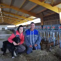 Pauline Duchesne et Ludovic Desphelippon allient rigueur et passion. Le couple élève 520 chèvres en AOP Sainte-Maure de Touraine, à Semblançay (Indre-