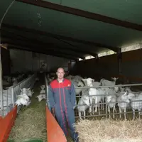 Parmi les chèvres d'Amandine et Fabien (photo) Duffaud, 64 % sont conduites en lactation longue. Un changement radical et une simplification après avo