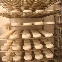 La vente aux affineurs et grandes surfaces, dès lors que le chiffre d'affaires total du producteur fermier est supérieur à 10 00 euros, est soumise à