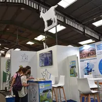 stand Anicap au Space avec visiteurs venus demander des renseignements