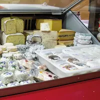 Etal de fromages en vente directe