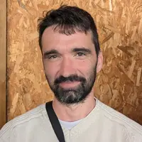 Thierry Deygas, livreur de lait de chèvres dans la Drôme