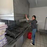 lave-batterie à la chèvrerie de Claire Genet dans l'Yonne