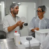 Henri Tonglet en train de former des fromagers fermiers.