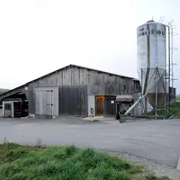 Vue extérieure de la chèvrerie du Gaec de l’Amandier
