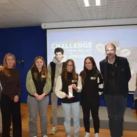 De gauche à droite : Caroline Le Poultier, directrice du Cniel ; Leelwen, Gabriel, Norah et Garance, étudiants à l’Iréo des Herbiers ; Mickaël Lamy et