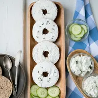 Bagels au chèvre fouetté aux herbes
