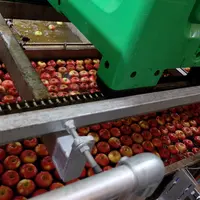 Le remplisseur à eau ménage davantage les fruits que le modèle à sec qu’il remplace. © C. Reibel