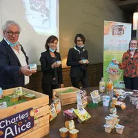Thierry Goubault P.-D.G.et l'équipe de Charles & Alice,  présentent leurs nouveaux desserts de pommes issus de vergers locaux à Haute valeur environne