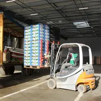 La formation du personnel et le choix du matériel de manutention sont essentiels pour limiter les chocs sur les fruits et légumes. © V. Bargain