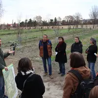La mise en place d'arbres dans un verger maraîcher nécessite de bien évaluer les objectifs dès la phase de conception, et d'avoir des connaissances sp