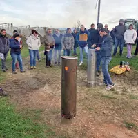 Très utilisées pour les fruits à noyau, des chaufferettes ou des bougies de paraffine le sont moins pour protéger les vergers de pommiers et poiriers.
