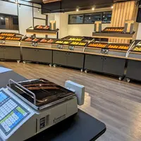 La zone projette d’être équipée de caméras pour analyser le comportement des consommateurs mais également d’autres technologies pour diffusion des sup