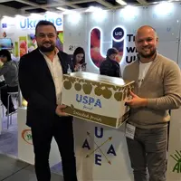 Des exportateurs ukrainiens heureux : Volodymyr Gurzhiy (USPA Fruit) à gauche et Dmitrov Kroshka, président de l’association des exportateurs  agricol