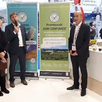 Christophe Grison (à droite) président d'Agri Confiance, et Philippe Sommer directeur (tenant le micro) ont présenté au Salon de l'agriculture le 24 f