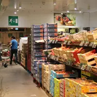 A Metro, les détaillants privilégient les produits basiques (agrumes, pommes...) dans leurs achats. © Philippe Gautier - FLD