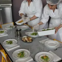 Le 12 mars dernier, 46 % de la restauration collective fermaient ses portes. © Julia Commandeur - Archives ...