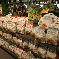 Seuls les formats « moins de 2,5 kg » et « plus de 5 kg » enregistrent de belles performances (+32 % et +22 % en volumes respectivement) sur la périod