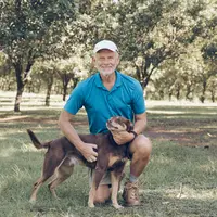 Ross Arnett gère la ferme de Malua depuis 2010 et possède 2000 noyers du Queensland.
