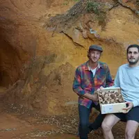 Victor Lallement et Quentin Blochard ont réhabilité un kilomètre de galerie pour redémarrer la production de champignon dans les mines d'ocre.