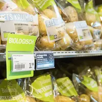 Rayon de pommes de terre bio chez Albert Heijn