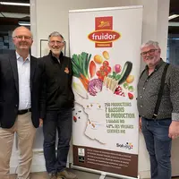 Fruidor Terroirs a repris le fonds de commerce de la société Vivy Fruits le 5 mai. De gauche à droite : Francois Dalle (directeur national Fruidor Ter