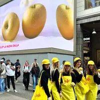 anilmations pommes dans les rue de Milan