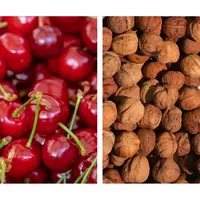 Gros plan sur des cerises et des noix.