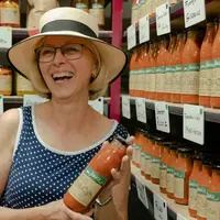 Heike Fehmet transforme les légumes de la ferme et  propose 140 références différentes.