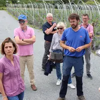 Sophie Ponson et Martin Bouvier présentaient la plantation de myrtille nouvellement mis en place à leur arrivée en 2019.